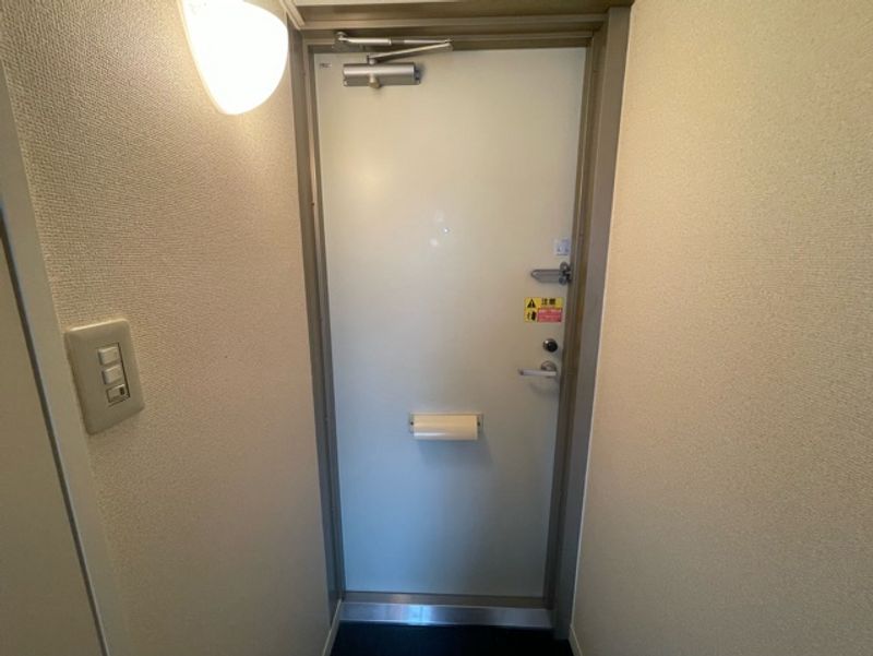 レオパレスセレッソ 玄関