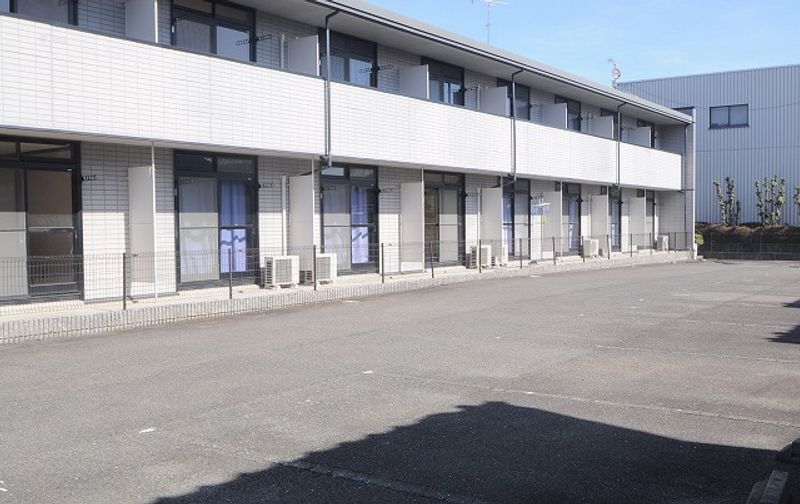 レオパレスＣＯＺＹ−ＹＡＮＡＩＺＵ 駐車場