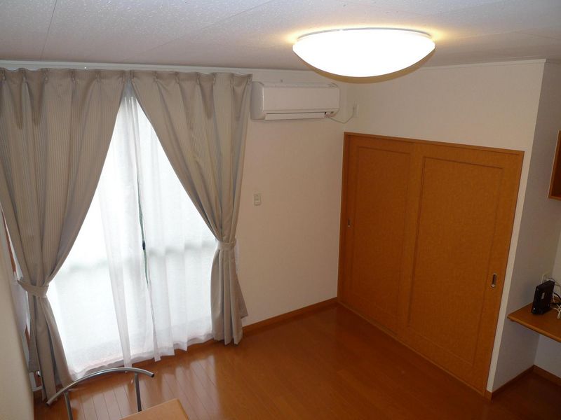 レオパレスメルク中井 居間