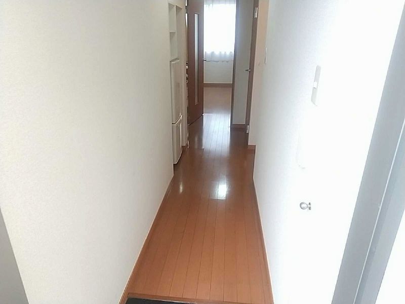レオパレスウェアハウス 玄関