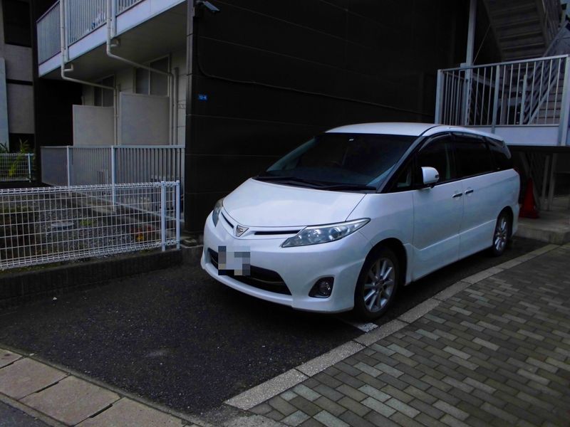 レオパレスつくば 駐車場