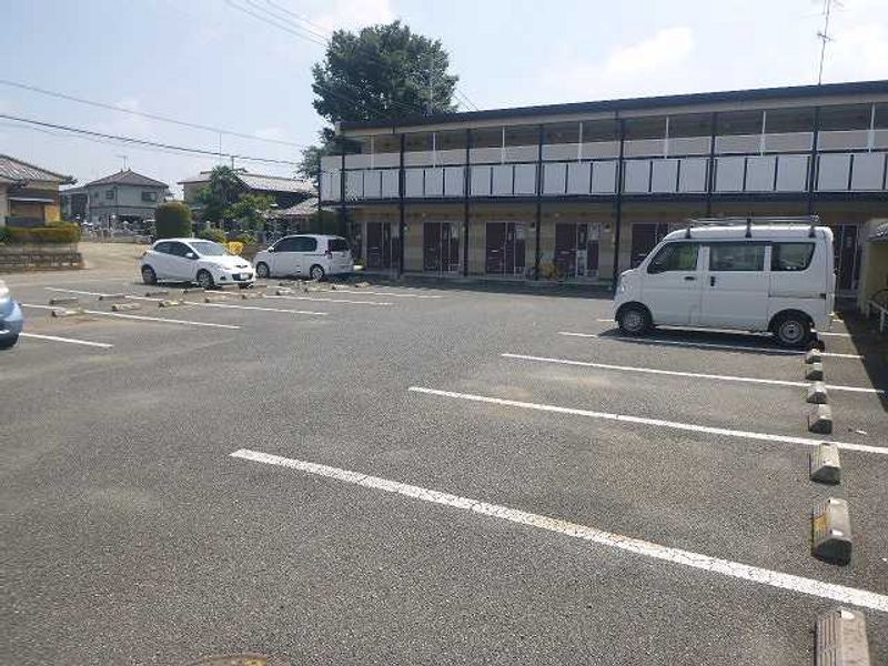 レオパレス久 駐車場