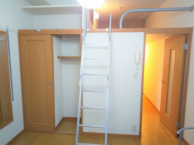 レオパレスつつみ 居間