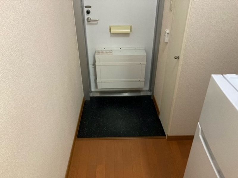 レオパレスいずみ 玄関