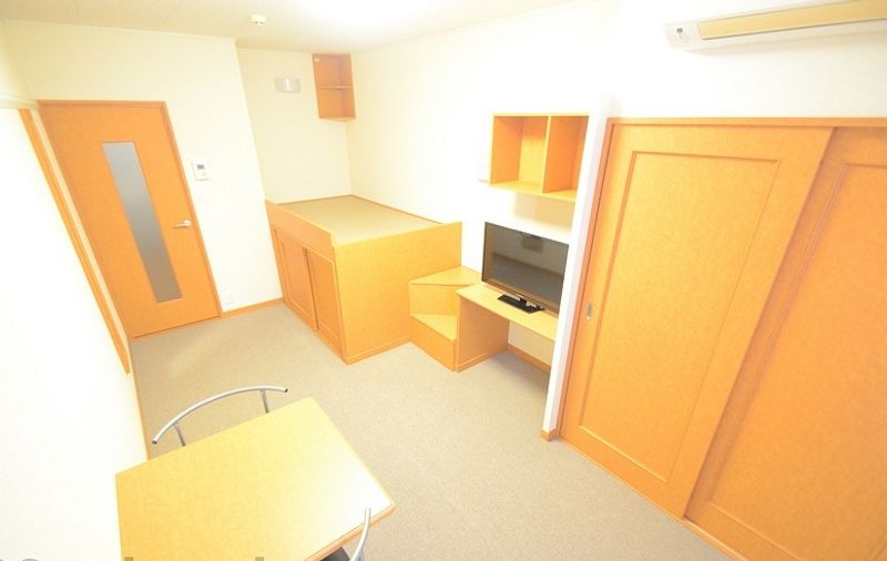 レオパレス紺屋町 寝室