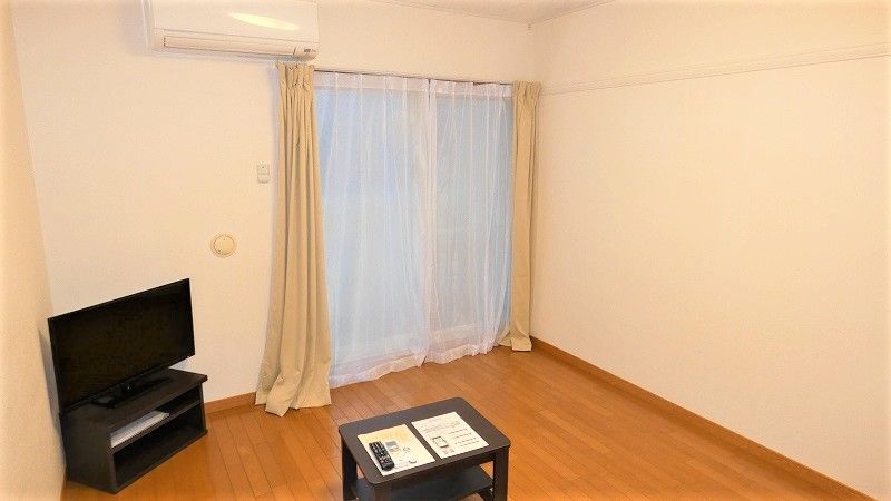 レオパレス泉の森 居間