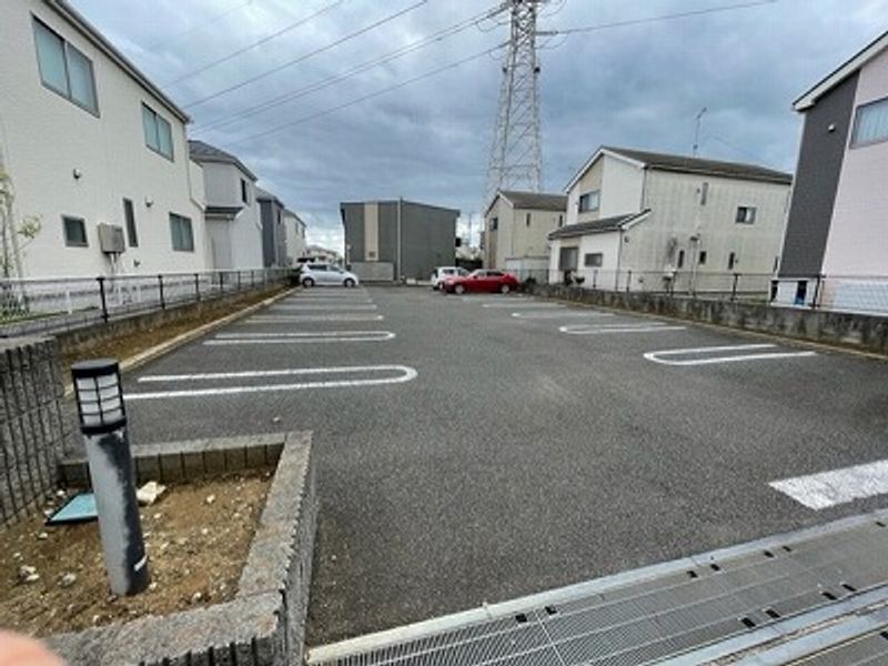 レオパレスメルベーユ 駐車場