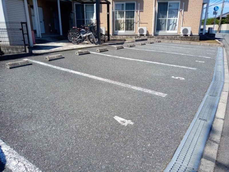 レオパレスオルゲント 駐車場