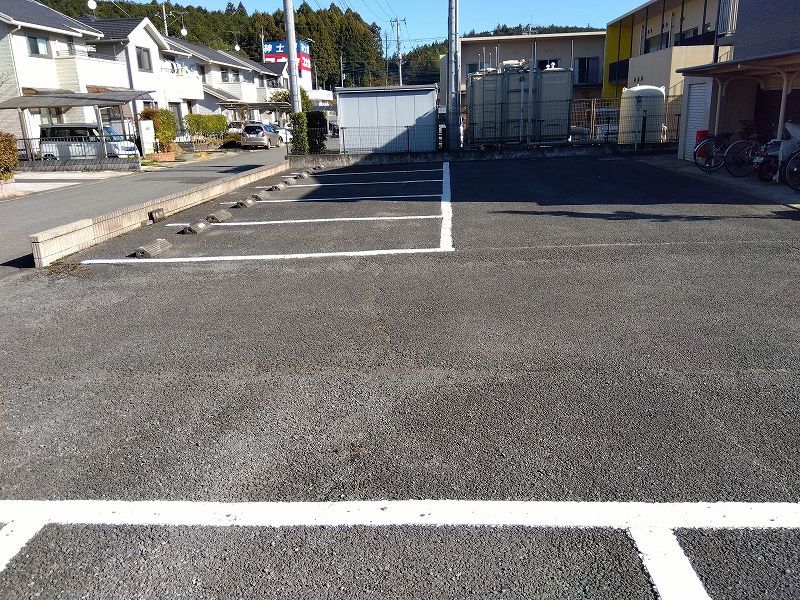 レオパレス輝 駐車場