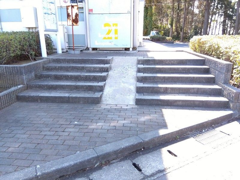 レオパレスコゥジィーＡ エントランス