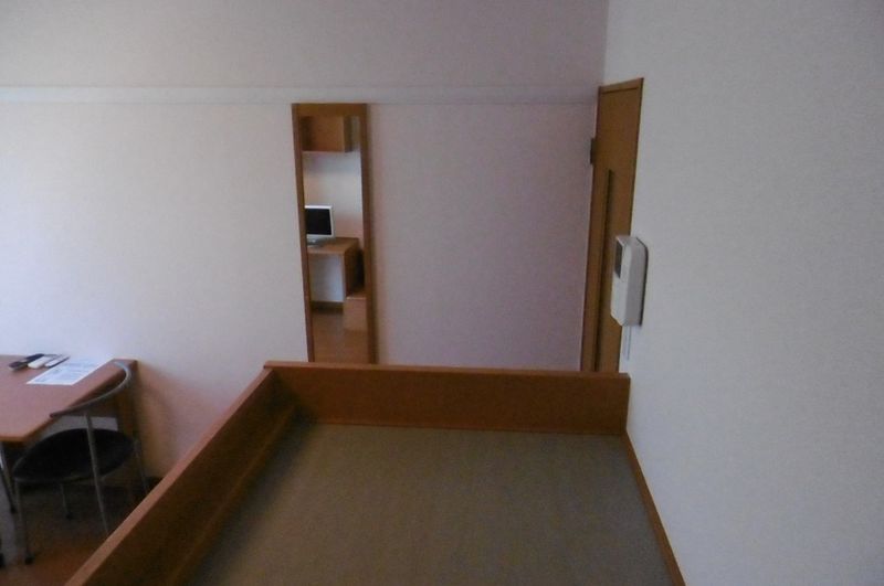 レオパレスながまち 居間