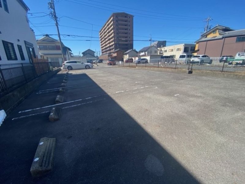 レオパレスエコテラスいこいの里 駐車場