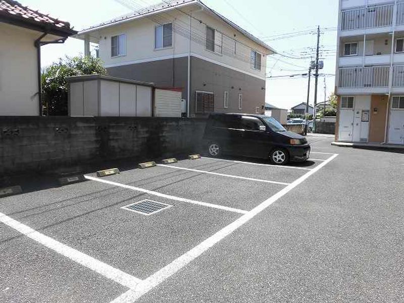 レオパレスハナブサ　Ｎａｒａ 駐車場