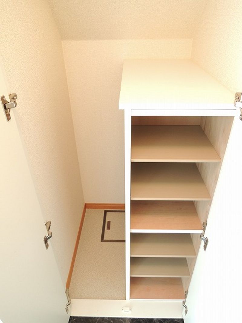 レオパレスアクシス 玄関