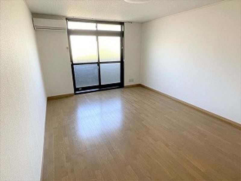 レオパレスフローラ 居間