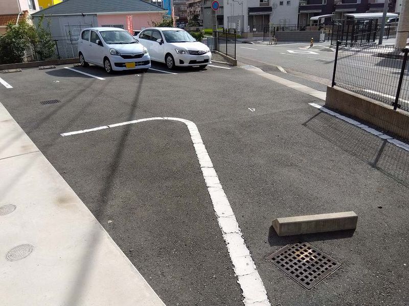 ミランダルピナス弐番館 駐車場