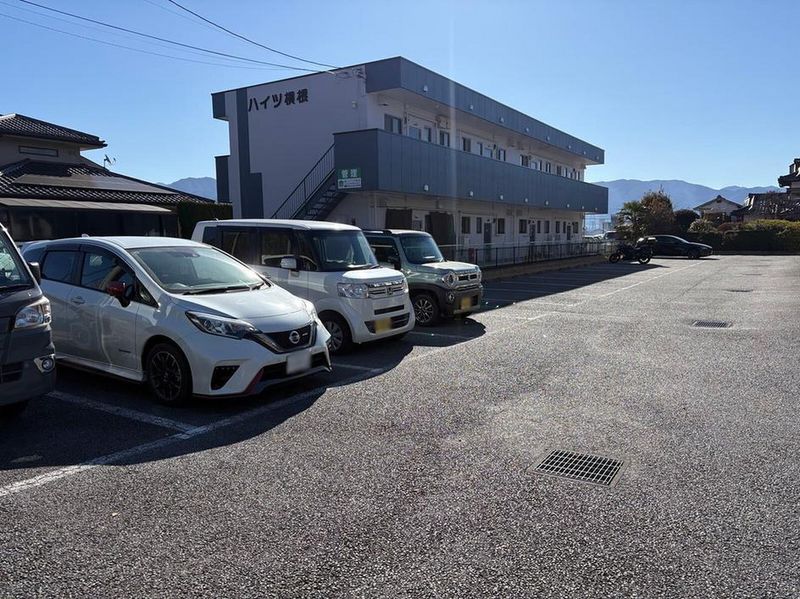 レオネクストハイアットⅡ 駐車場