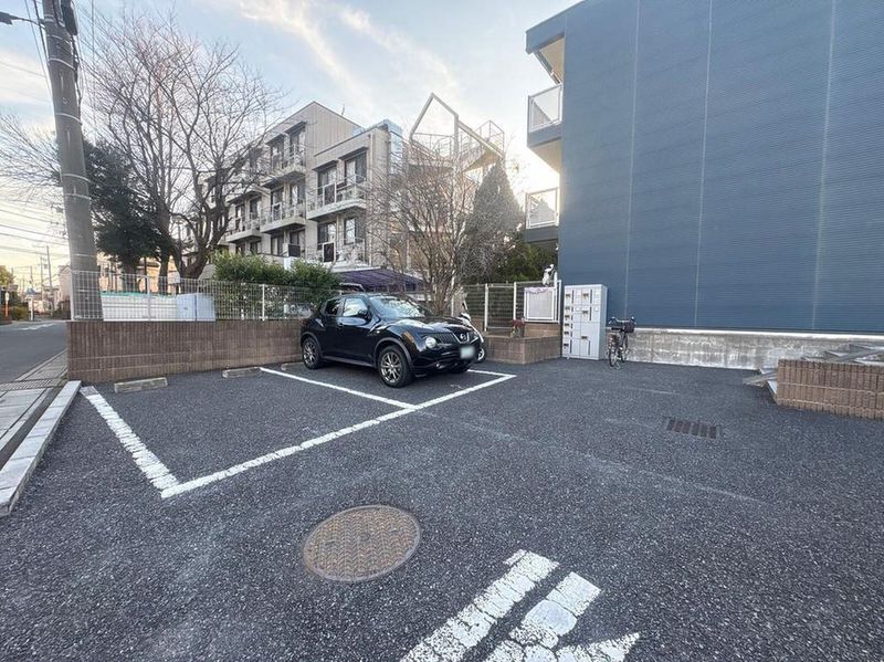 leopalace Espoir Sakuragicho 停车场