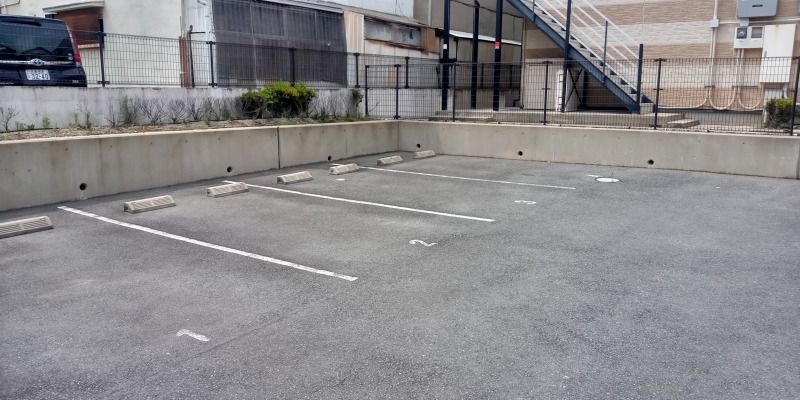 レオパレスグリーンフォレスト 駐車場