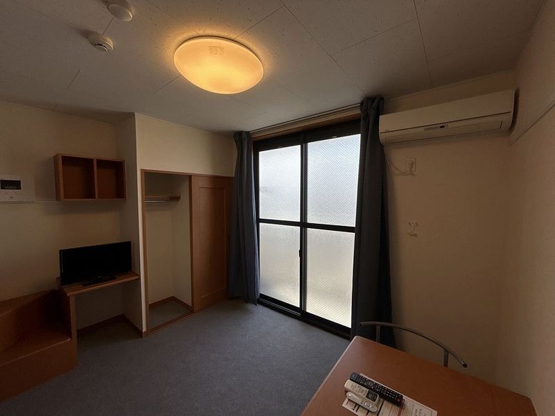 レオパレスクワトロ 居間