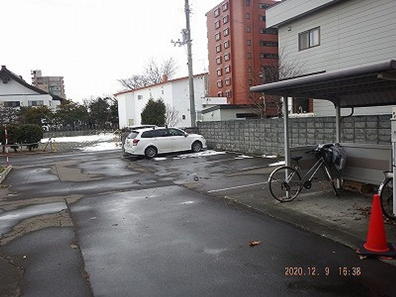 レオパレスＪＵＲＩ１１５ 駐車場