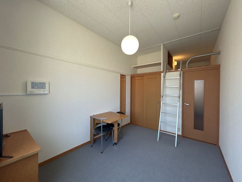 レオパレス青葉 居間
