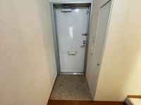 レオパレスパインマノワール 玄関