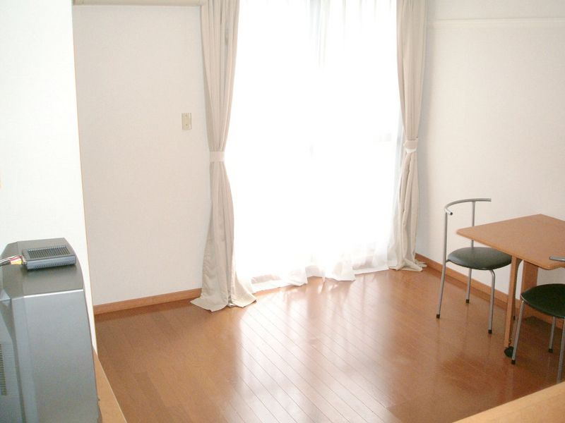 レオパレスさいわいⅡ 居間