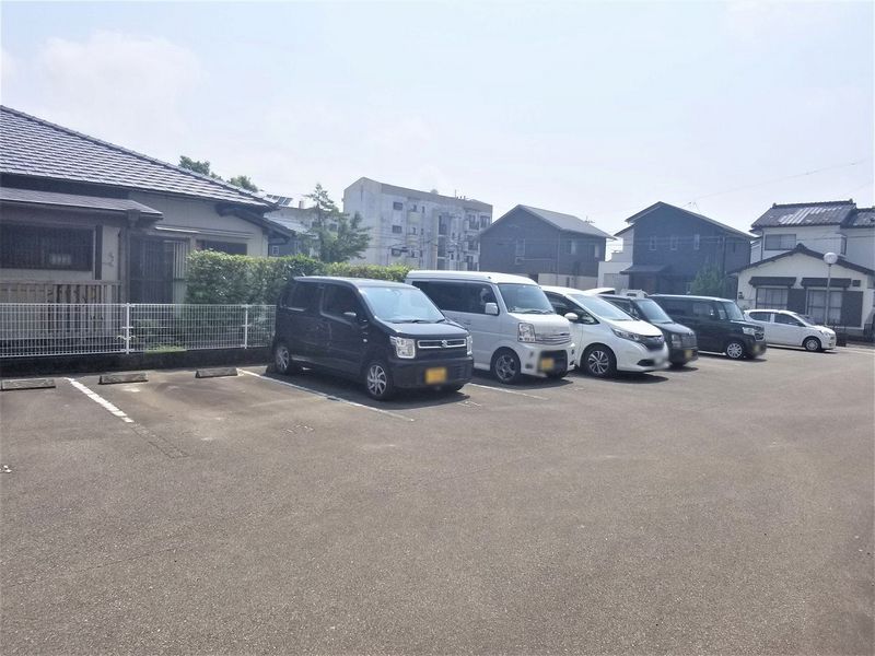 レオパレス浜川田 駐車場