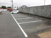 レオパレスニシキ 駐車場