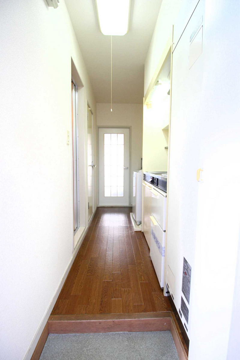 レオパレスアヴィオンⅡ 玄関