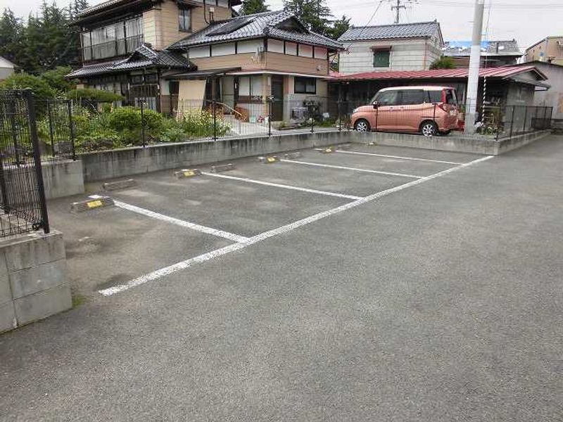 レオパレス城南荘 駐車場