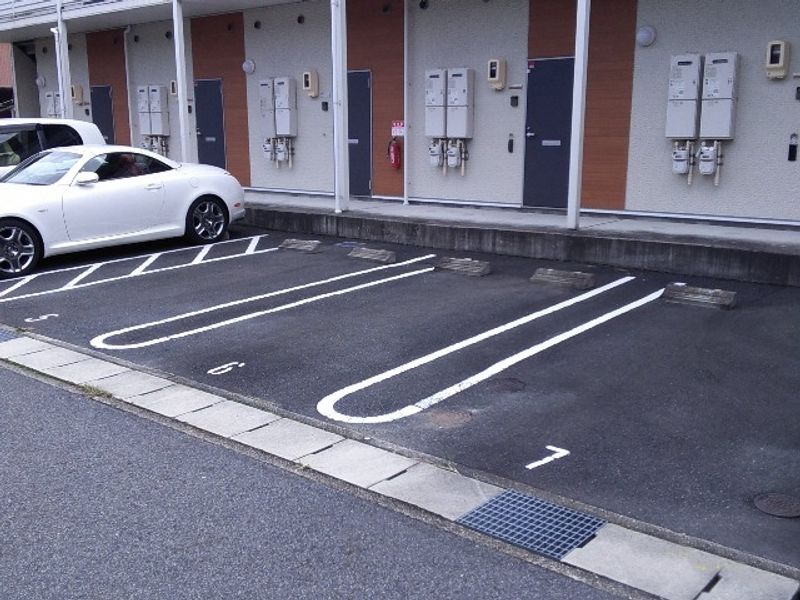 レオネクストハピネス東名 駐車場