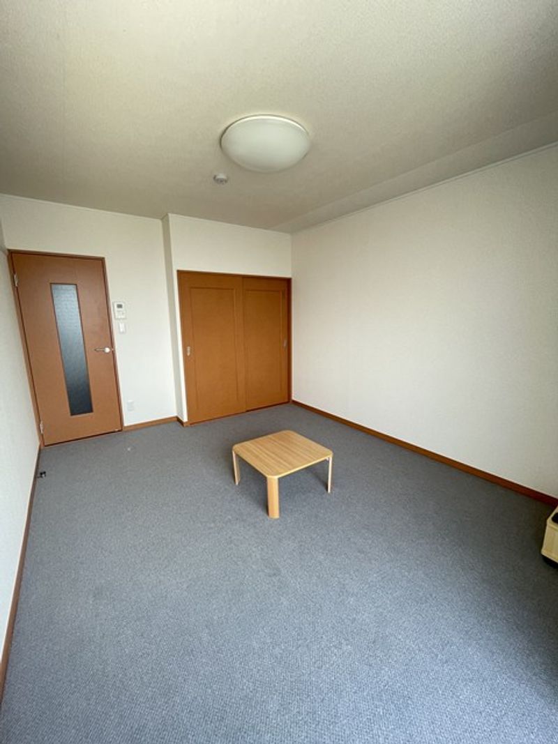 レオパレスカンパネラ 居間