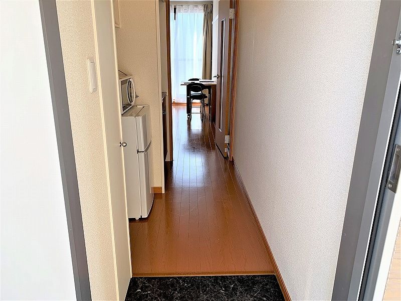 レオパレスウィッシュ 玄関