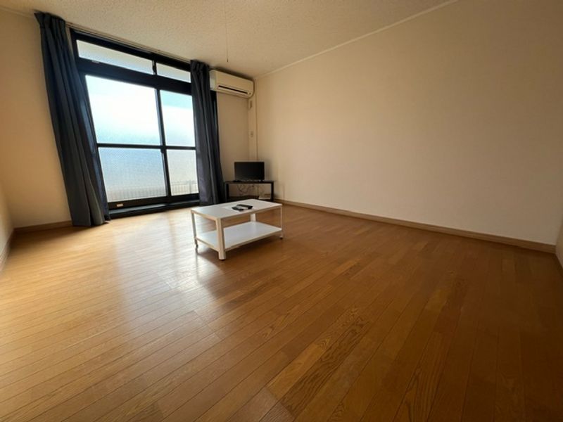 レオパレスコンフォート広瀬 居間