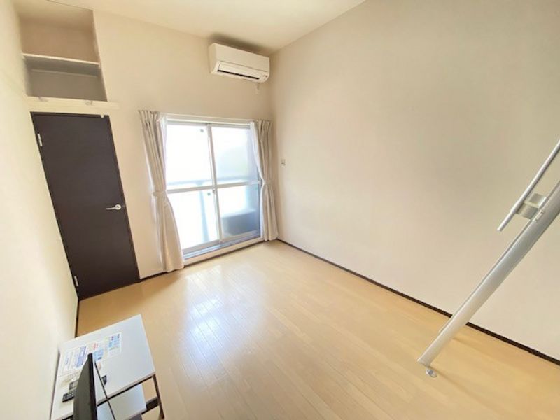 ミランダ曳六 居間