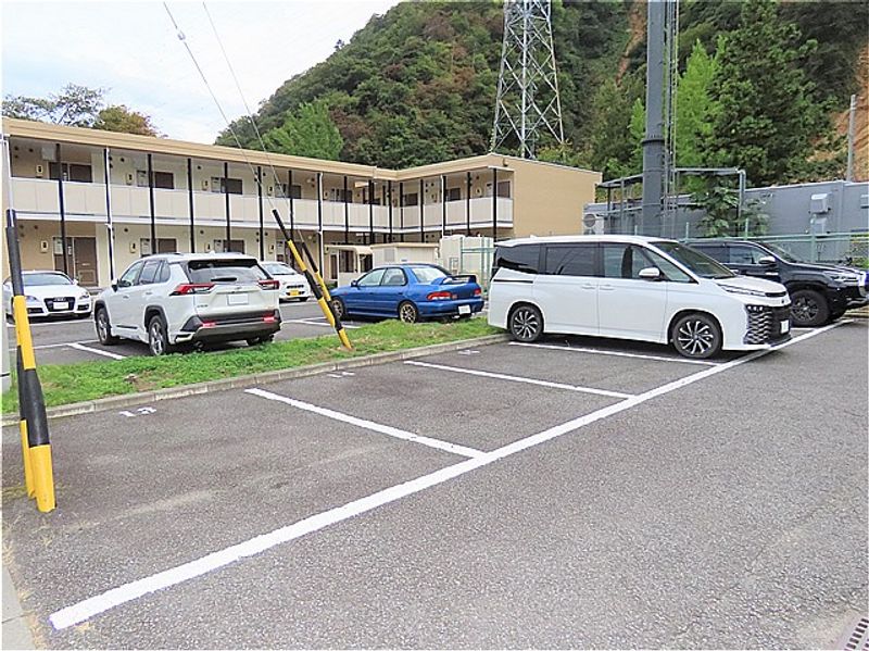 レオパレス裾花 駐車場