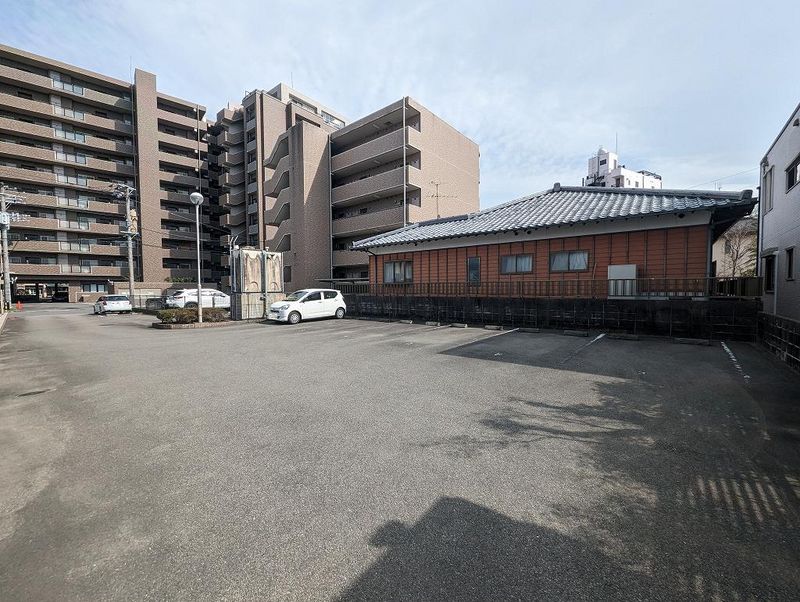 レオネクストデュオ大橋 駐車場