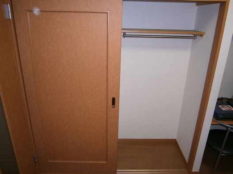 レオパレスＦｌａｔ浜松町 収納