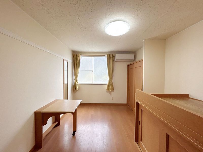レオパレスアヴァンティ 居間