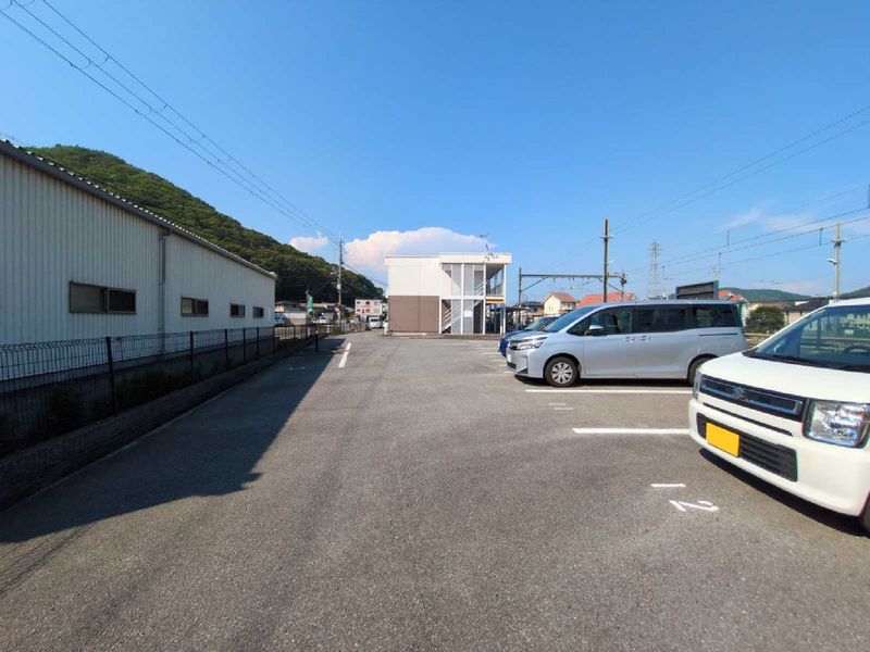 レオパレスイーグル 駐車場