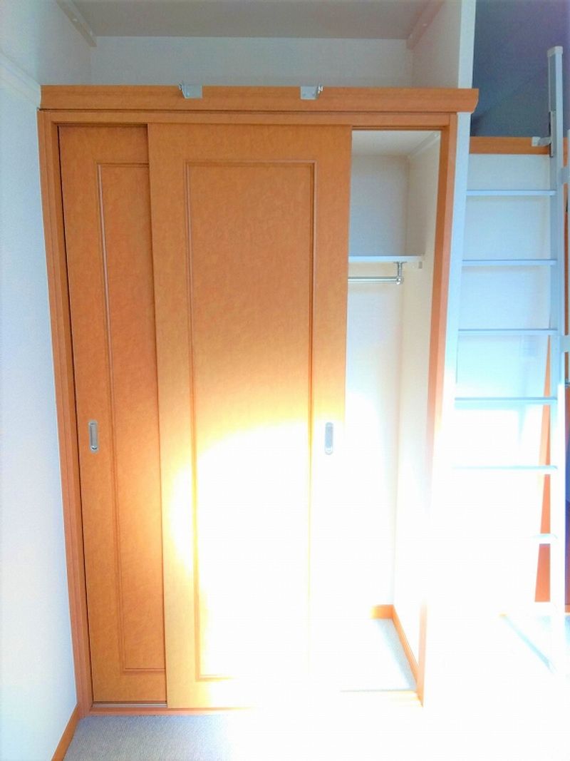 レオパレスモモナ 収納