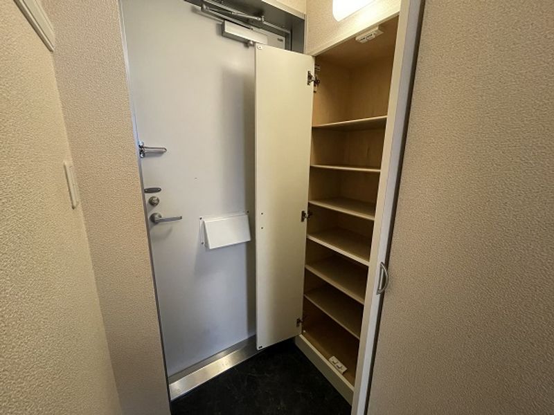 レオパレスフォレスト天神町 玄関