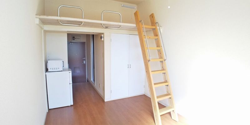 レオパレスロッキー 居間