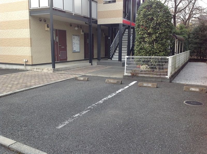 レオパレスボンボニエール 駐車場