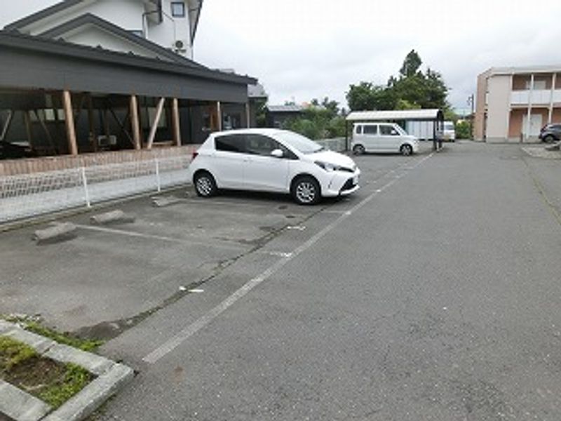 レオパレス長根Ｂ 駐車場
