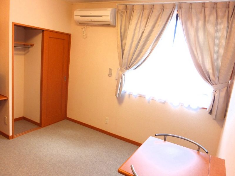 レオパレスみどり 居間
