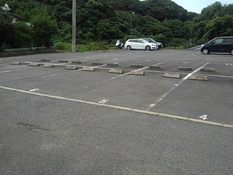 レオパレス天神 駐車場