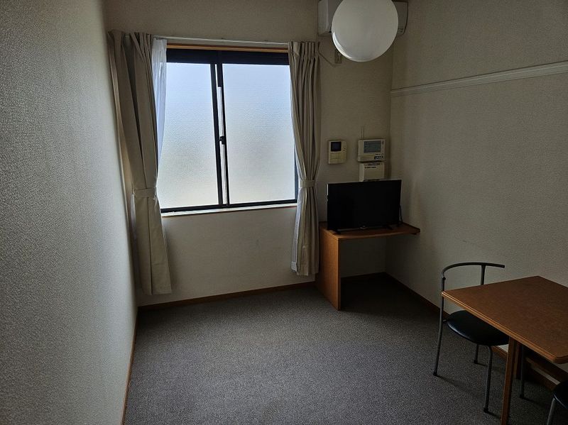 レオパレスメルベーユ　昭和 居間
